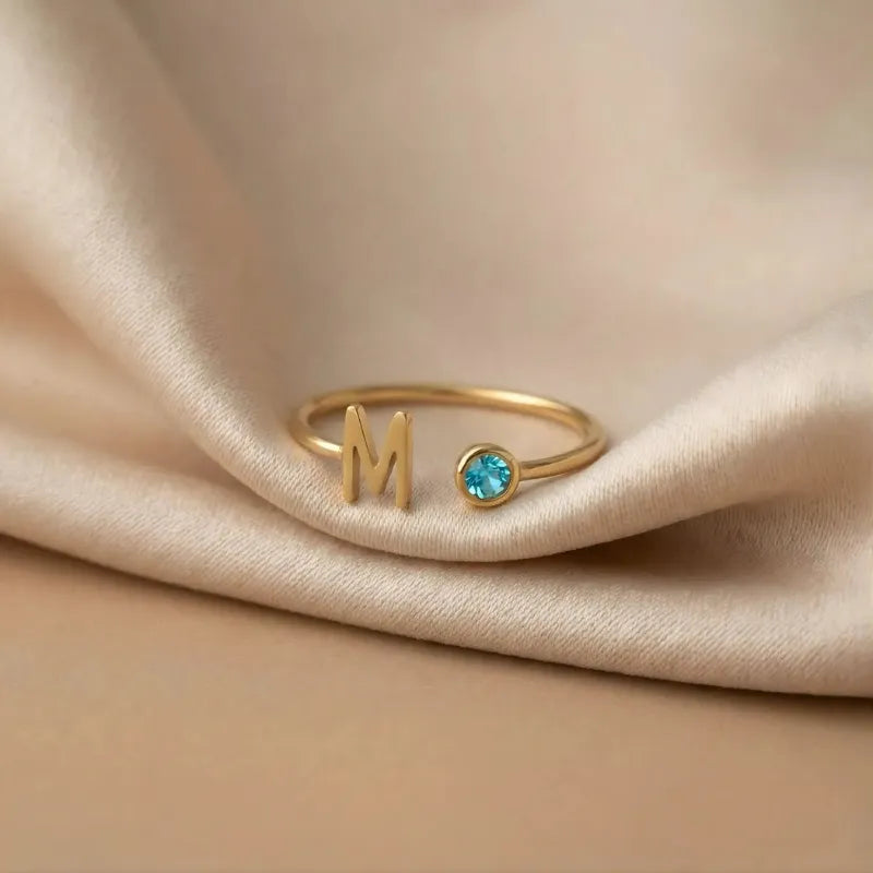 Précieuse™ - Bague initiale avec pierre de naissance