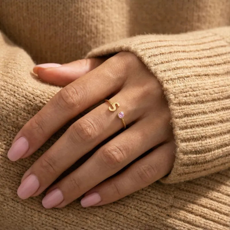 Précieuse™ - Bague initiale avec pierre de naissance