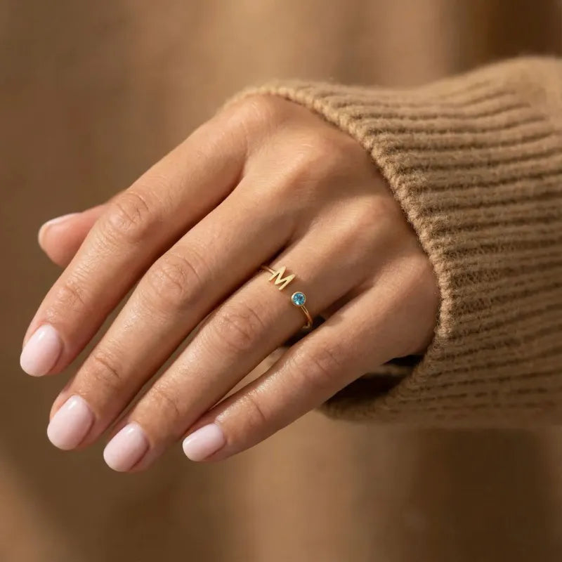 Précieuse™ - Bague initiale avec pierre de naissance